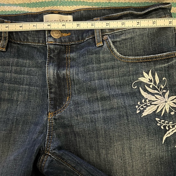 Loft Embroidered Denim Shorts Size 28/6. - Picture 8 of 9